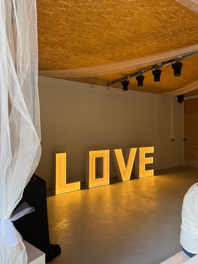 XXL LOVE Leuchtbuchstaben